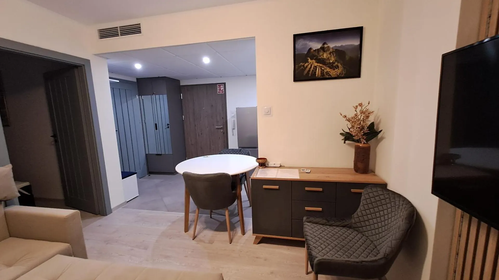 Warsaw Smart Apartment With Parking