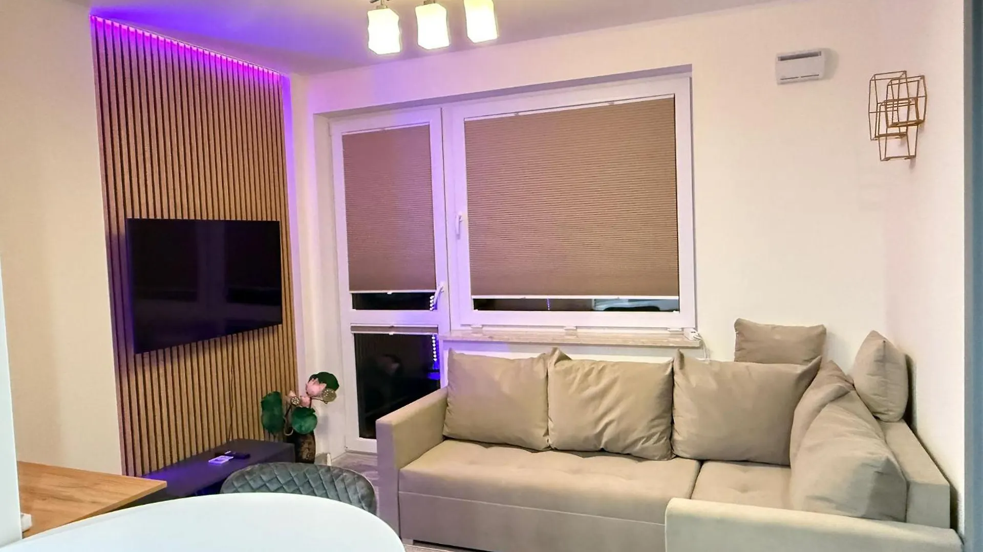 Warsaw Smart Apartment With Parking